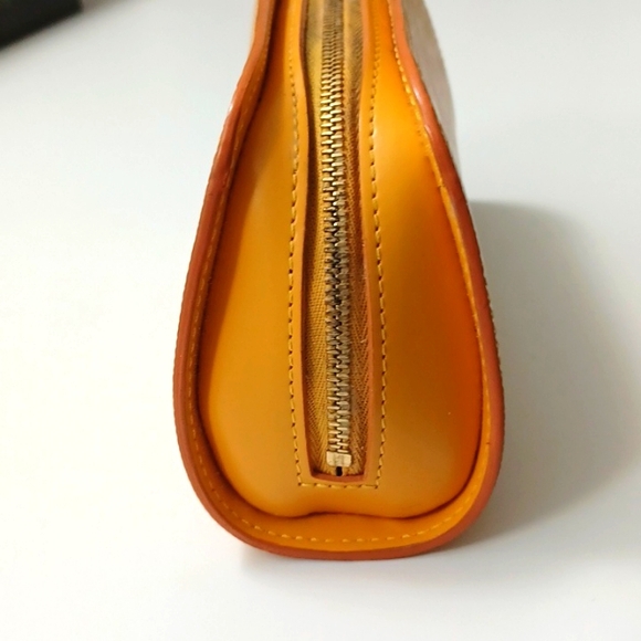 Louis Vutton Epi Dauphine Leather Cosmetic Pouch Bag ๐๐๐ฅ - Picture 7 of 9